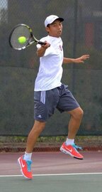David LIN joue au tennis